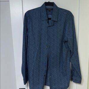 Banana Republic Men's Blue Patterned Button-Up Shirt